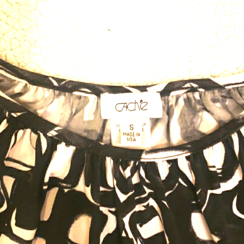 Cache cold shoulder top - Picture 3 of 5